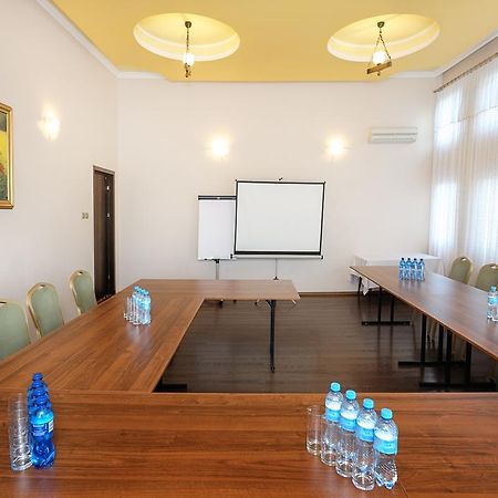 Apart Hotele Çestohova Dış mekan fotoğraf