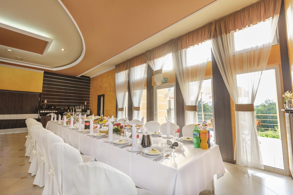 Apart Hotele Çestohova Dış mekan fotoğraf